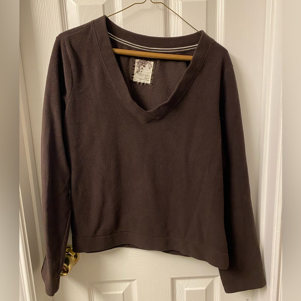 V-neck fleece. Straight bottom.